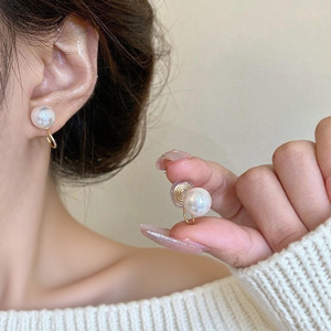 Boucles d'oreilles à clip en silicone, perles de 8mm, 10mm, 12mm, 14mm pour femmes, aucun piercing requis, à porter au quotidien, forme de boule géométrique - Product Image 1