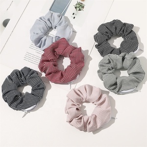 <span class=keywords><strong>PL</strong></span> 2025 Großhandel New Creative Fashion Circle Dot Stripe Pocket Scrunchie Benutzer definierter Reiß verschluss Verstecktes Haar Scrunchie - Product Image 5