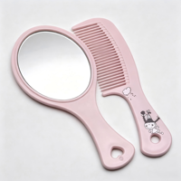 Ensemble peigne et miroir portable de gros pour usine, peigne en plastique motif dessin animé, kit cosmétique de voyage pour filles, usage quotidien beauté à domicile