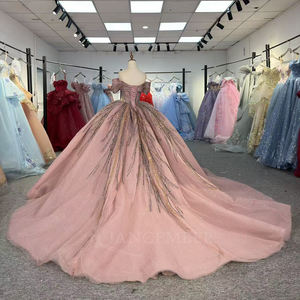 ชุดราตรีงาน Quinceanera สีชมพู รุ่น Dy6966 ผ้าชีฟอง แต่งลูกไม้สีทอง ประดับด้วย Appliques คอรูปหัวใจ ทรงวัตโต้ เหมาะสำหรับงานฉลองอายุ 15 ปี และงาน Sweet 16 - Product Image 2