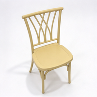 Chaise de banquet à dossier croisé en plastique empilable pour hôtel, mariage, fête et restauration - Vente en gros