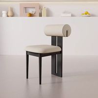 Chaise en bois massif de style nordique moderne, modèle 2026, très prisée pour salon