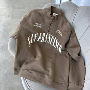 เสื้อสเวตเชิ้ตผู้ชายทรงโอเวอร์ไซส์ คอซิป 1/4  ผ้าฝ้ายเฟรนช์เทอร์รี่ พิมพ์ลายตัวอักษรโค้งสไตล์เรโทร แบบขายส่งตามสั่ง - Product Image 1