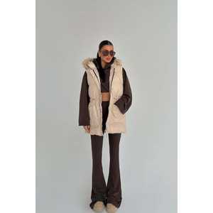 Gilet parka crème pour femme avec élégantes détails en plumes - Product Image 3