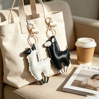 Porte-clés en cuir d'alpaga mignon, breloque de sac en forme d'animal de dessin animé, pendentif avec fermoir en métal doré, accessoire élégant, cadeau, décoration