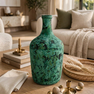 Vase de table moderne en cuivre Harican, pot à fleurs, patine verte, finition texturée, bouteille décorative pour la maison - Product Image 1