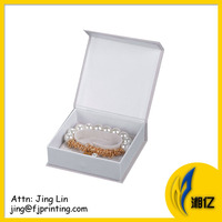 Boîte d'emballage de bijoux haut de gamme avec fermeture magnétique, impression de logo personnalisé, MOQ 500, pour bracelet et collier