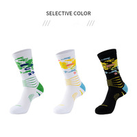 Chaussettes de sport personnalisées antidérapantes avec logo sur mesure, en coton côtelé durable et rembourré, idéales pour la course à pied