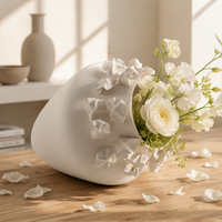 Vase en porcelaine blanche moderne de luxe ARM LVG, bord festonné 3D, récipient à fleurs en céramique sculpturale, finition mate, décoration d'intérieur, objet d'art