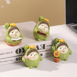 ROOGO Figurine en résine mignonne hérisson tournesol, peinte à la main, statue d'animal de dessin animé, ornement féerique à tenue verte Kawaii, décoration de bureau - Product Image 5