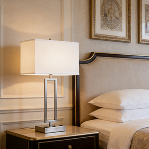 Lámpara de Noche Personalizada para Hotel Days Inn by Wyndham, Moderna Lámpara de Lectura LED para Habitación con Pantalla de Tela, Blanca, 2 Tomas de Corriente - Product Image 3