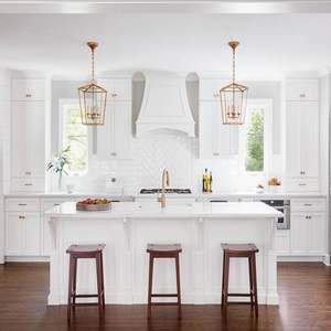 Cuisine modulaire sur mesure avec portes shaker blanches modernes et comptoir en marbre pour villa - Product Image 4