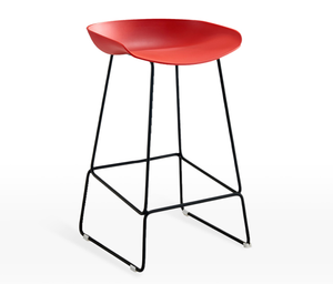 Tabouret de bar commercial en plastique, structure en métal/bois, intérieur/extérieur |   Mobilier de restaurant USA |   Livraison rapide aux États-Unis - Product Image 1