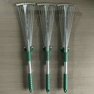 Râteau de jardin en acier inoxydable à 9 dents, râteau télescopique pour pelouse avec poignée antidérapante pour l'aménagement paysager agricole - Product Image 1