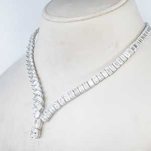 Collar de Oro Blanco de 18K con Diamantes en Corte Pera y Esmeralda, Joyería Fina de Lujo, Disponible a Buen Precio, Proveedor Indio - Product Image 5