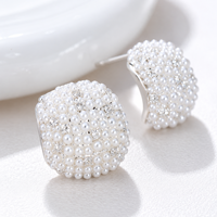 KAVNAR Boucles d'oreilles clous en laiton plaqué argent épais, tige en argent 925, perle pleine et zircon cubique pour femme