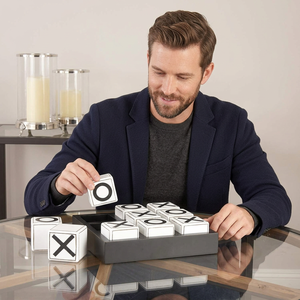 Jeu de Tic Tac Toe avec cubes X et O en plastique, design classique pour jeu en intérieur - Product Image 1