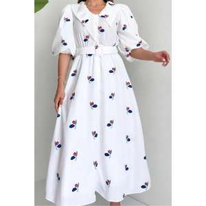 Robe trapèze blanche à col Peter Pan et imprimé floral, avec ceinture, taille naturelle, en tissu tissé respirant, pour usage quotidien décontracté - Product Image 1