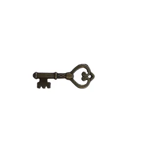 批发新产品锌合金钥匙挂件仿古黄铜DIY爱心皇冠形钥匙配件