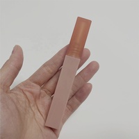 Emballage cosmétique de tube de brillant à lèvres en matière plastique glaçure à lèvres orange carrée vide