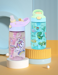 Bouteille d'eau en silicone pour enfants de 480 ml (16 oz) avec paille en Tritan, vaisselle en plastique pour l'école - Product Image 1