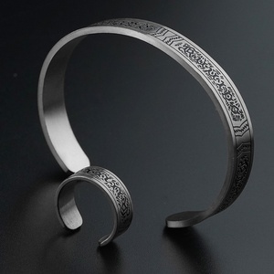 Ensemble de bijoux personnalisé en acier inoxydable pour hommes et femmes, bracelets ajustables noirs et argentés, bracelet ouvert - Product Image 1