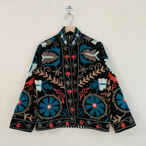 Chaqueta Suzani de Terciopelo Negro, Abrigo de Invierno Bordado, Chaqueta Bordada Suzani, Abrigo Artesanal Bohemio - Product Image 1