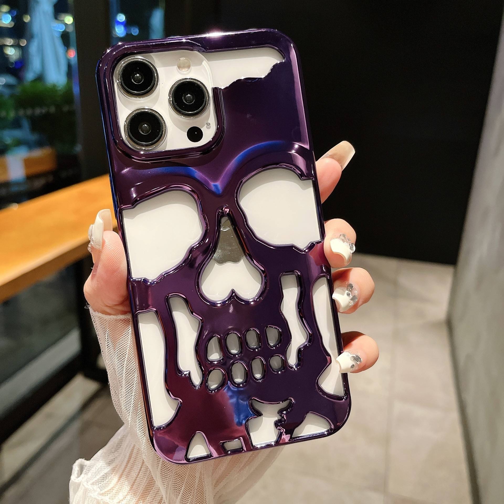 สีม่วงเข้ม