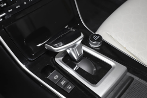 SUV d'occasion très demandé <span class=keywords><strong>2023</strong></span> 1.5L <span class=keywords><strong>Premium</strong></span> 115ch 144Nm CVT 5 places Essence 205/65 R16 Volant à gauche Intérieur foncé Sièges en cuir - Product Image 4