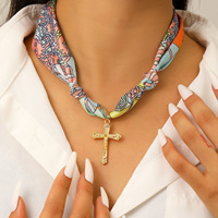 Collier en alliage de zinc de couleur européenne et américaine, fait main, avec nœud croisé, ruban en tissu, tempérament haut de gamme