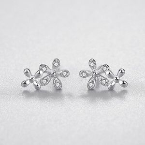Pendientes de botón de plata de ley S925 con circonita de corte redondo y diseño de margarita, versión de cobre personalizable con temática de jardín, exclusivamente para mujeres. - Product Image 3