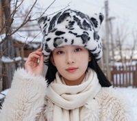 Bonnet d'hiver en fausse fourrure pour femme, motif léopard des neiges avec oreilles d'animaux mignonnes, chaud et moelleux, de luxe, pour le ski et le quotidien, direct usine, fournisseur ODM