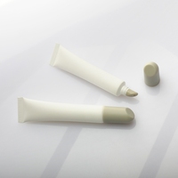 Vente en gros Récipient en plastique vide minimaliste personnalisé pour emballage de brillant à lèvres cosmétique soin de la peau