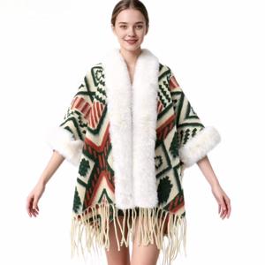 Élégante Cape en Fausse Fourrure Tricotée avec Pompons, Poncho Chaud et Chic pour Noël, Nouvel An et Rendez-vous Galants - Product Image 4