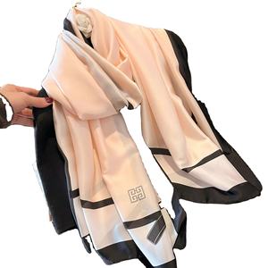 Mode personnalisée Foulard de plage en soie crème solaire Nouveau style Long Nouveau foulard en soie satin de soie pour les femmes - Product Image 1