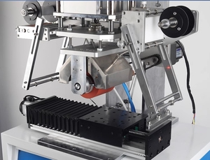 Machine de marquage à chaud pneumatique pour boîtes cosmétiques cylindriques en plastique, à roulement plat et à transfert thermique - Product Image 2