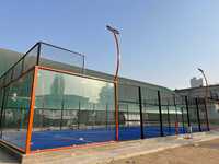 Système de clôture de terrain de padel QIZHI avec cadre métallique panoramique et panneaux en verre