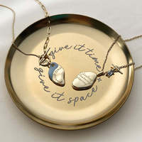 Mode personnalisé personnalisé titane acier rond brillant couple album photo boîte en acier inoxydable pendentif gravé nom collier