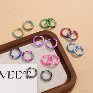 Esmalte marmoleado horneado |   Pendientes de acero inoxidable a la moda para mujer |   Impermeable, Hipoalergénico y Resistente a la Decoloración - Product Image 2