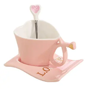 गुलाबी नीले रंग सिरेमिक दिल के आकार के साथ कॉफी कप तश्तरी चम्मच