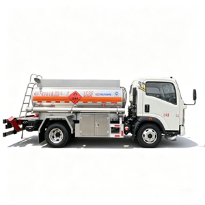 รถบรรทุกน้ำมัน Sinotruk HOWO 4x2 ขนาด 3000 ลิตร 3 คิว ตู้บรรทุกน้ำมันอะลูมิเนียมอัลลอยน้ำหนักเบา พร้อมปั๊มจ่ายน้ำมัน - Product Image 1