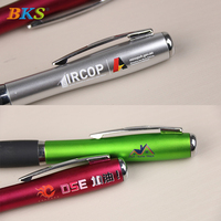 Stylo bille en plastique de style sportif BKS avec logo personnalisé LY7538, 12g, avec lumière LED et encre noire de 1,0 mm, pour cadeaux promotionnels