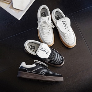 Chaussures de football pour hommes, chaussures de sport décontractées pour le printemps, chaussures blanches à semelle plate, chaussures de sport à bout rabattable pour la ville et l'entraînement - Product Image 1