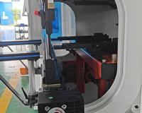 Mini Prensa Plegadora Eléctrica de 40T 1250mm con controlador DELEM D53TX
