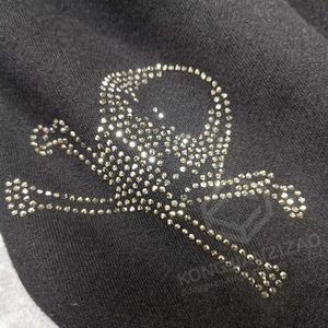 Sweat à capuche pour homme personnalisé, style vintage vieilli, avec imprimé graphique tête de mort en strass, fermeture éclair intégrale et effet délavé à l'acide - Product Image 3