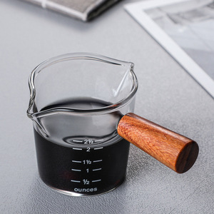 Tasse à mesurer en verre Kafei Shi, 70-80 ml, avec poignée en bois, double bec verseur, résistante à la chaleur, pour café et maison - Product Image 4