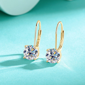 Pendientes de aro tipo huggie de moissanita VVS GRA de 2 quilates con corte redondo de alta calidad, cierre de cobre con relleno de oro de 14K, joyería streetwear para mujer - Product Image 6