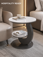 Table d'appoint moderne à deux niveaux avec plateau en dalle de roche et cadre en fer courbé pour salon, hôtel, entrée, chambre
