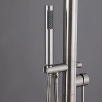Colonne de douche extérieure moderne en acier inoxydable pour villa, avec pommeau de pluie rond autoportant et douchette à main en nickel brossé