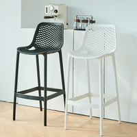Chaise de bar moderne en PP de style commercial, directement de l'usine, chaise haute de cuisine avec dossier, tabouret en plastique EN12520